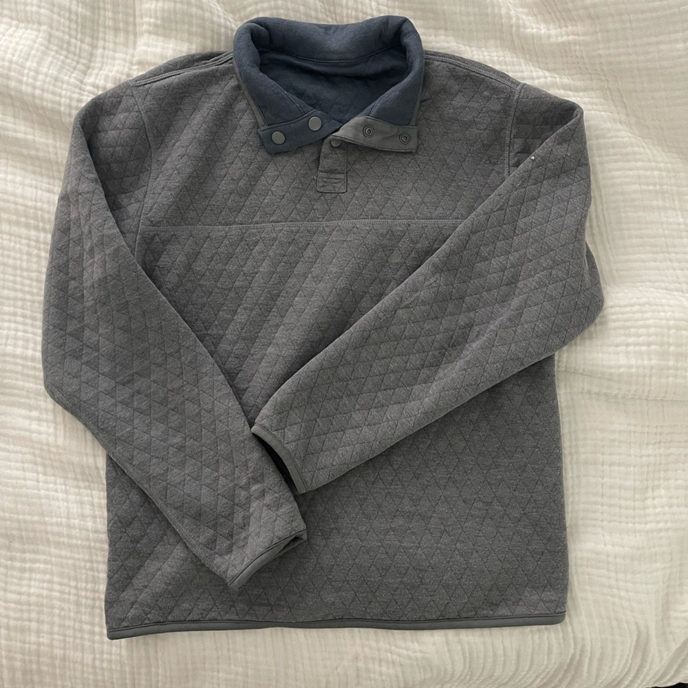 Gray sweatshirt
